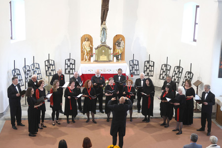 Letni koncert Komorni zbor Fran Gerbič, gostje MePZ Postojna 08 Foto Ljubo Vukelič